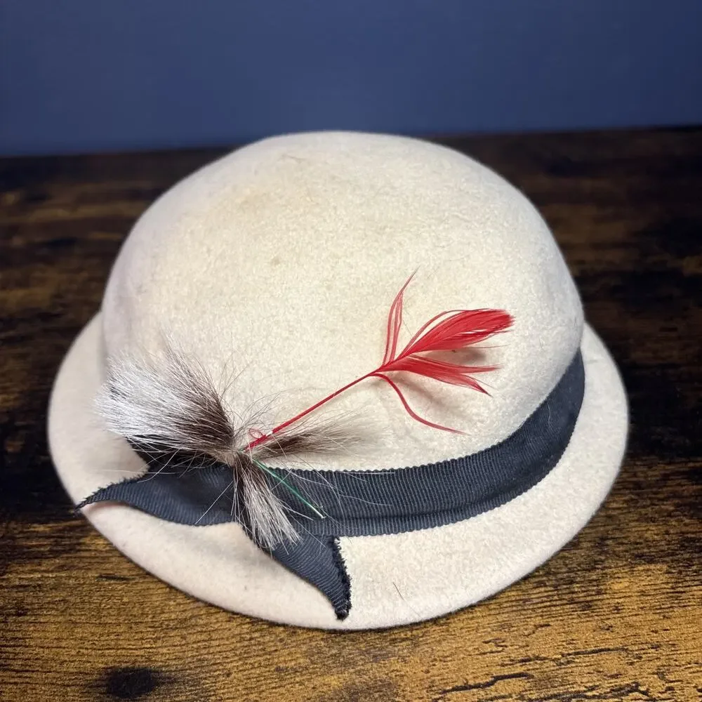 Vintage Pyr-Lane All Wool Felt Cream Cloche Hat Feather Accent Made USA
